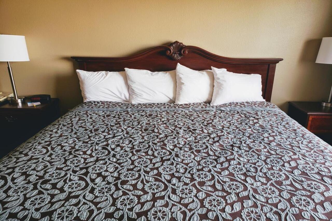 Days Inn & Suites By Wyndham Of Morris Eksteriør bilde