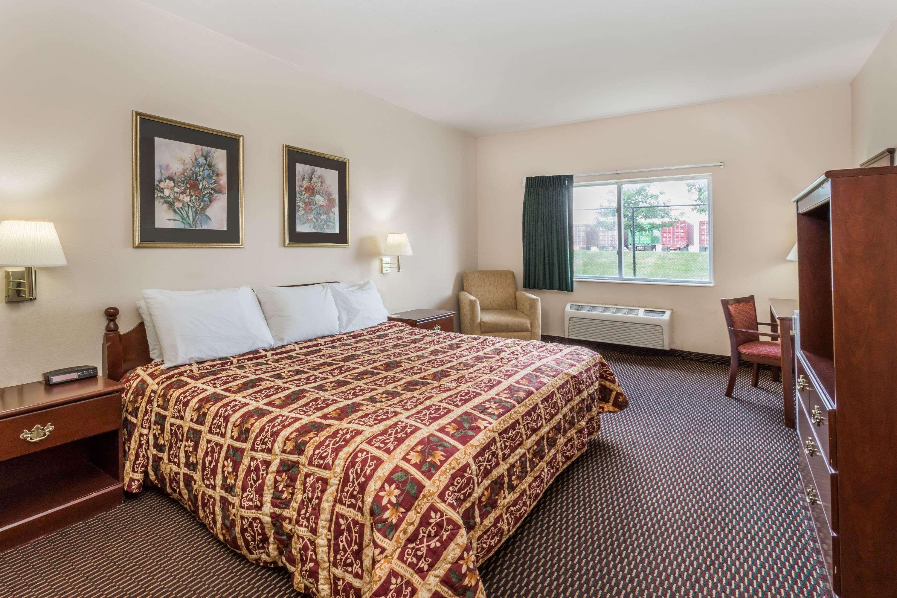 Days Inn & Suites By Wyndham Of Morris Eksteriør bilde