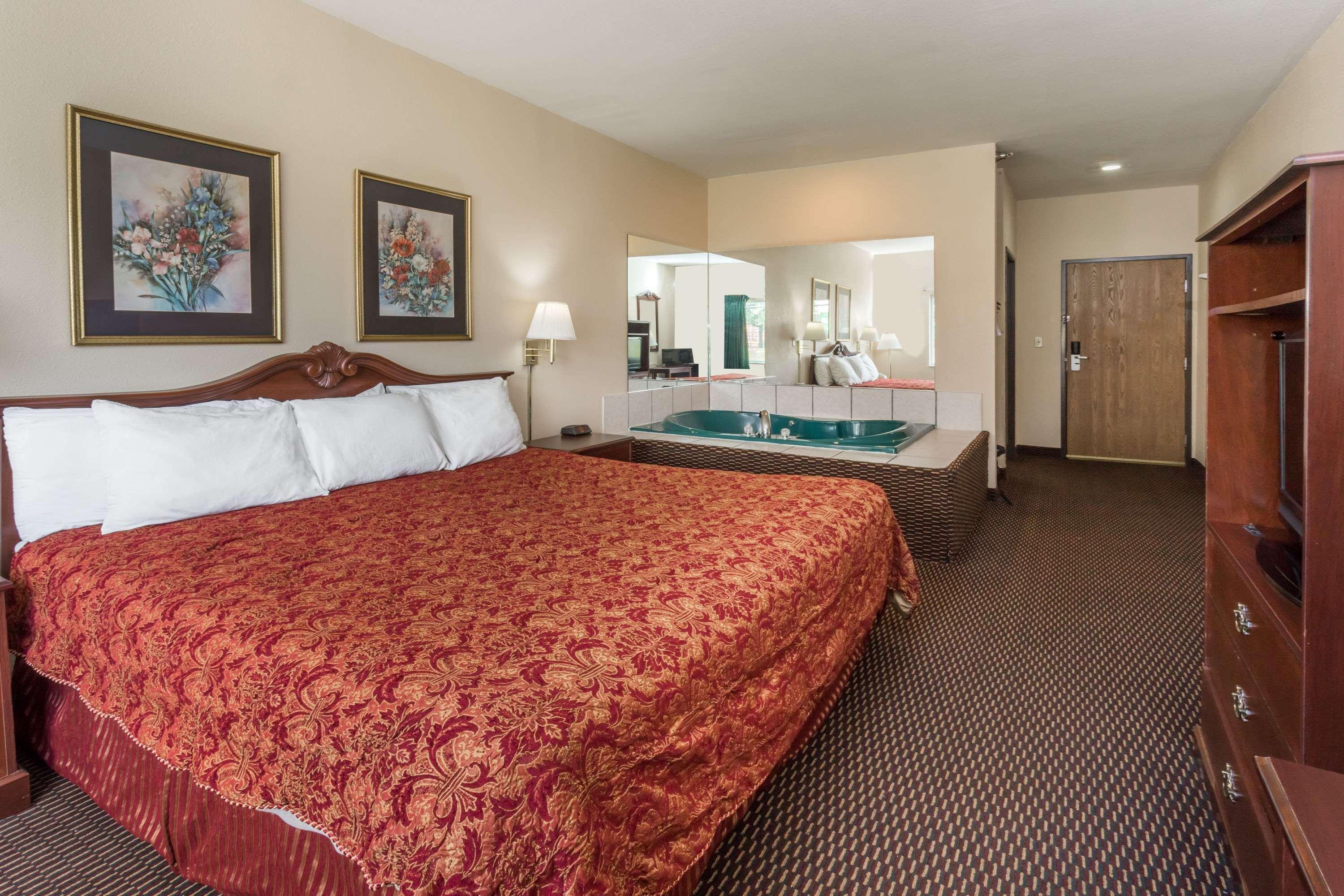 Days Inn & Suites By Wyndham Of Morris Eksteriør bilde