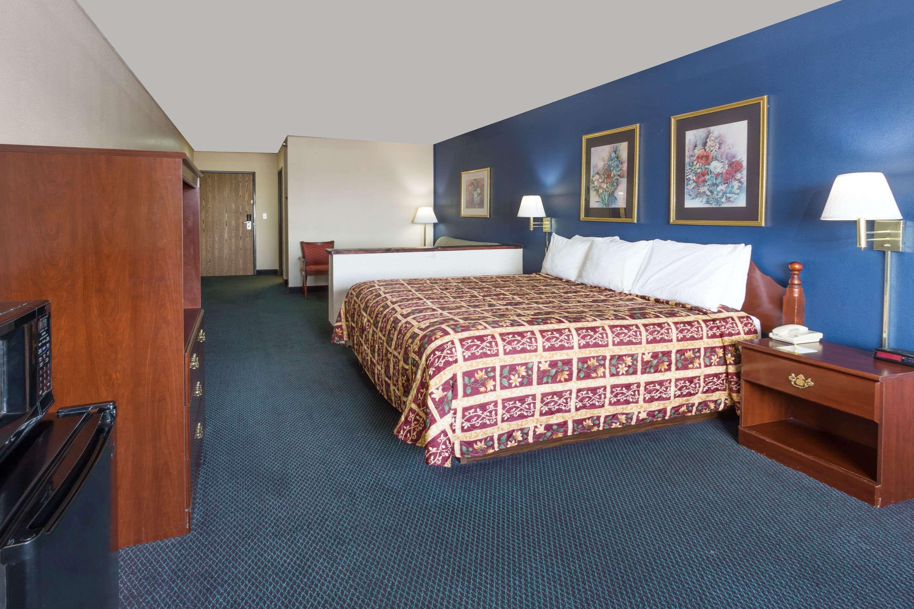 Days Inn & Suites By Wyndham Of Morris Eksteriør bilde