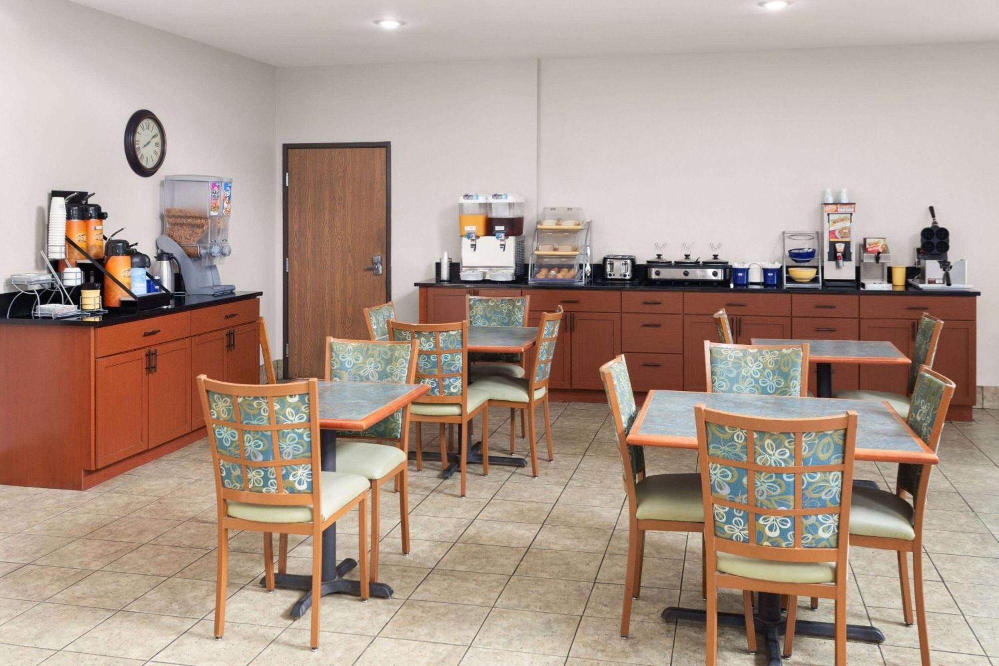 Days Inn & Suites By Wyndham Of Morris Eksteriør bilde