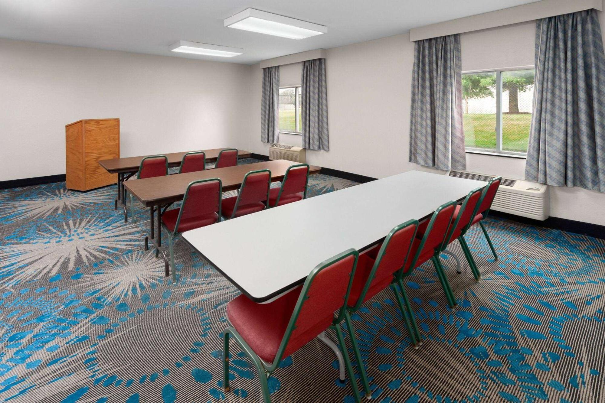 Days Inn & Suites By Wyndham Of Morris Eksteriør bilde