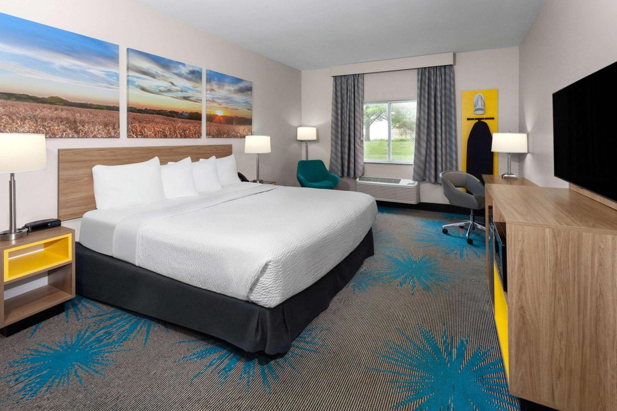 Days Inn & Suites By Wyndham Of Morris Eksteriør bilde