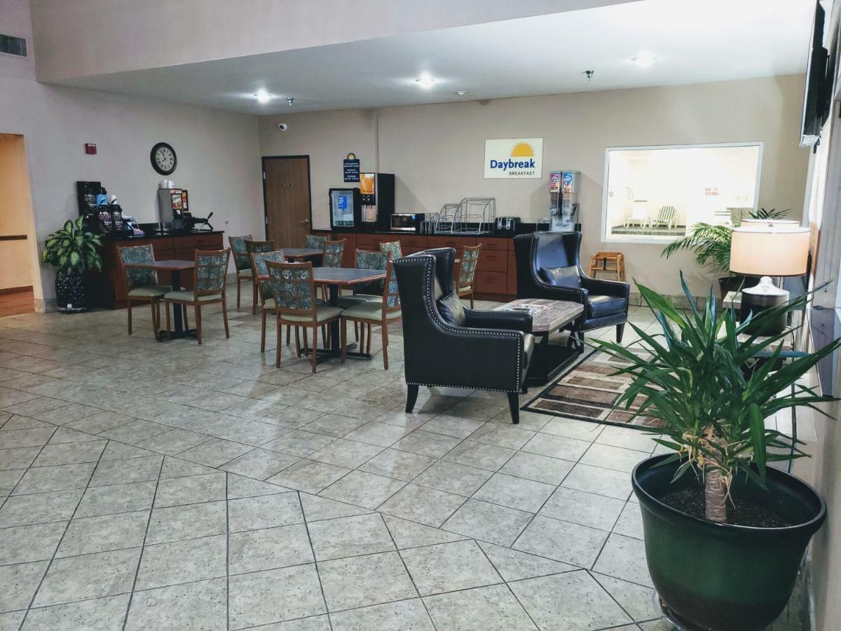 Days Inn & Suites By Wyndham Of Morris Eksteriør bilde